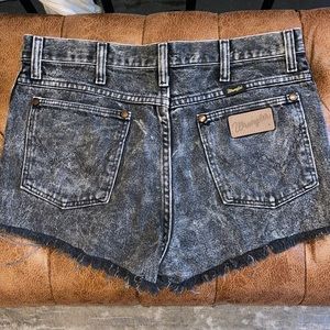 Women’s wrangler cowgirl shorts size 4 32” waist